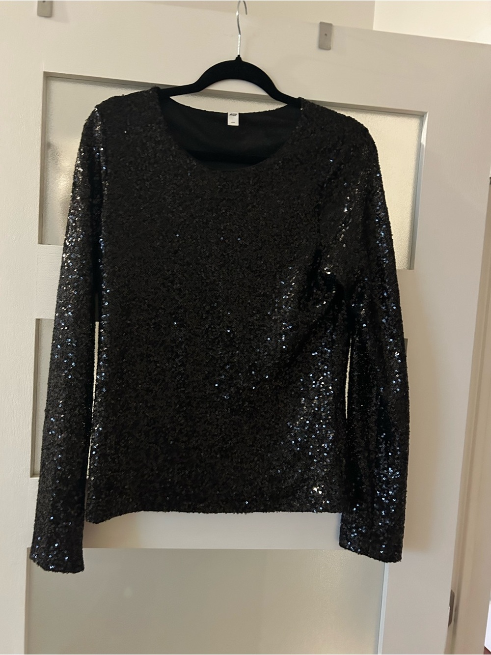 Women's Black Sequin Long-Sleeve Crew Neck Top
